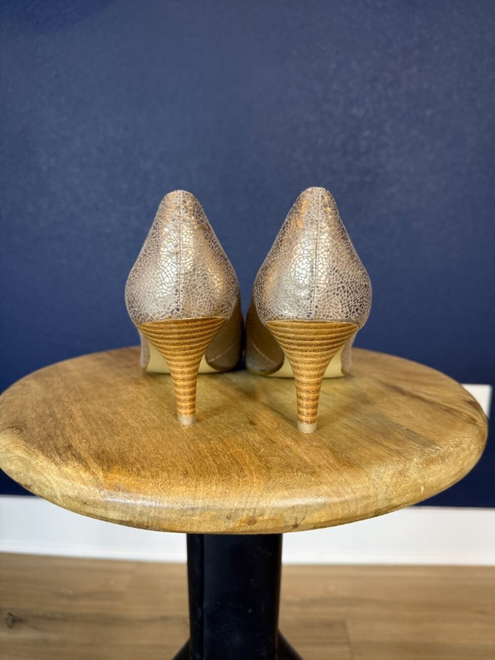 Bandolino NWT Shelley Light Gold Metallic Peep Toe Pumps Heels | 7 - Picture 4 of 9